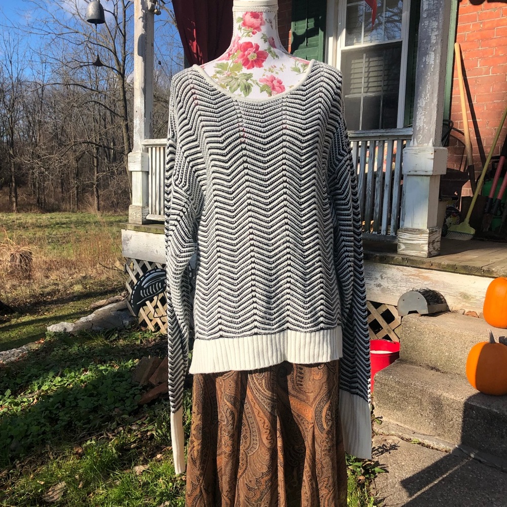 Sweater - Picture 4 of 6